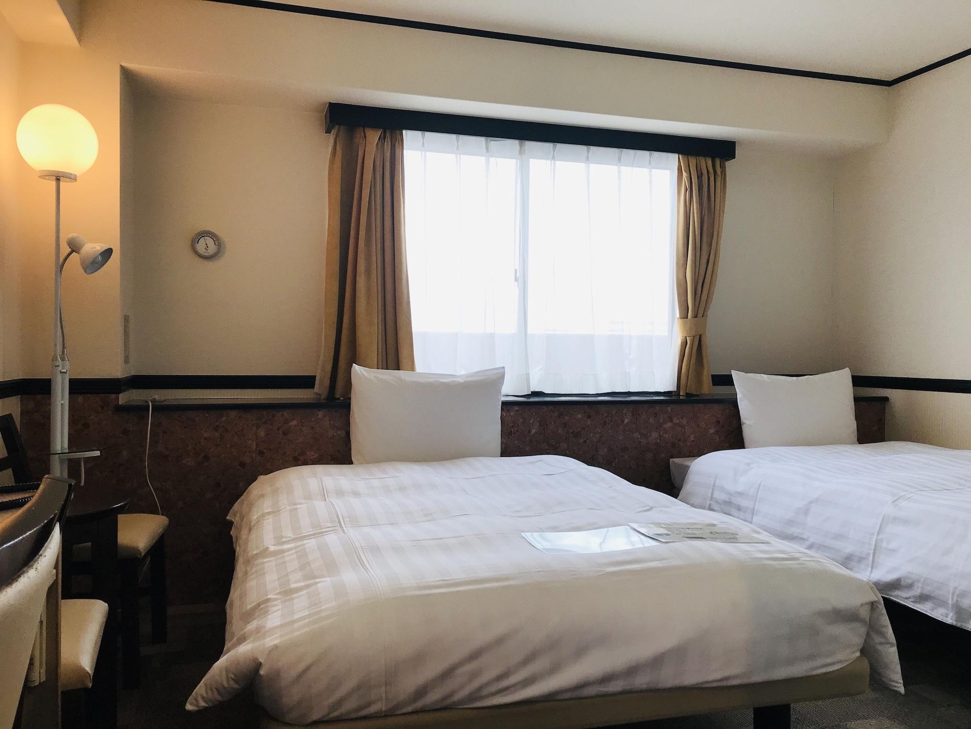 Toyoko Inn Tokyo Tozai-Sen Nishi-Kasai Exterior photo